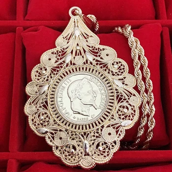 1862 Império francês de Napoleão III Moeda de Metal Pingente Com Florido de Gravura de Design de Decoração de Casamento Colar