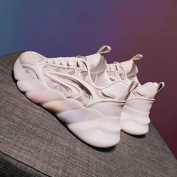 As mulheres da Nova Sapatos de Desporto Execução das Mulheres Sapatos de Desporto do arco-íris Sola Anti-Derrapante de Luxo Elevados Tamanho da UE 35-39 Zapatillas Mujer